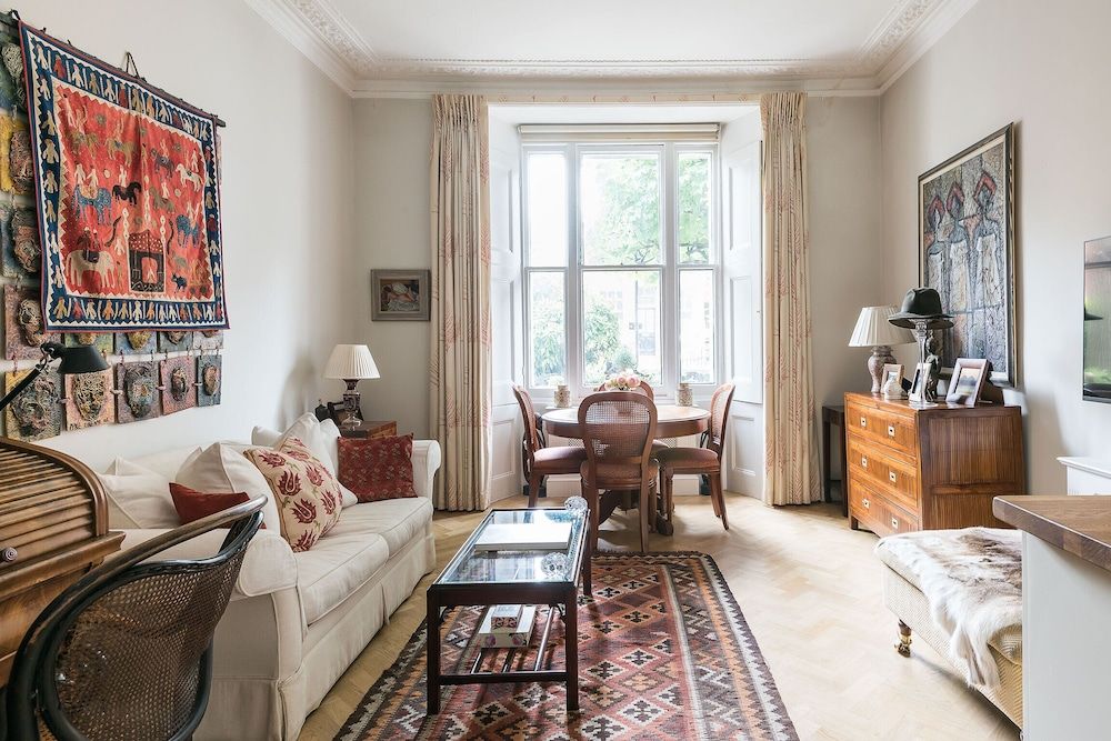 undefined Distinctive Kensington 1-bed flat