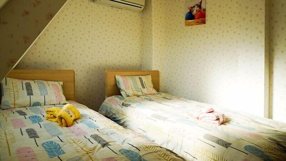 Breeze Shortstay Female Only Double Room A, Women only 8