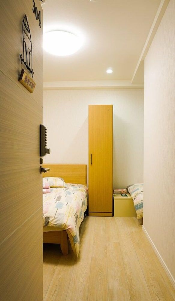 Breeze Shortstay Female Only Single Room, Women only 4