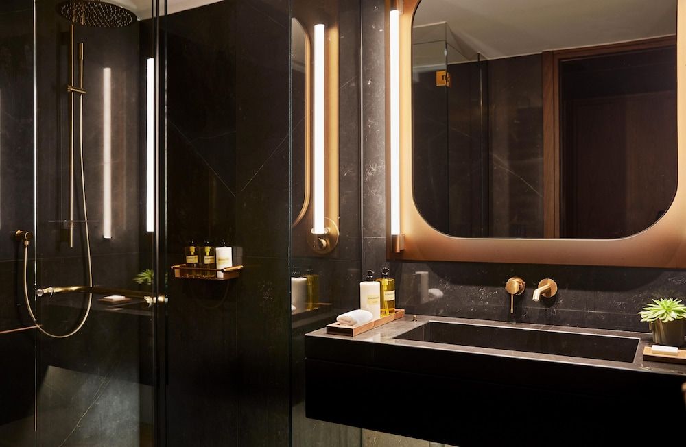 Thompson Madrid, by Hyatt Room, 1 King Bed 3