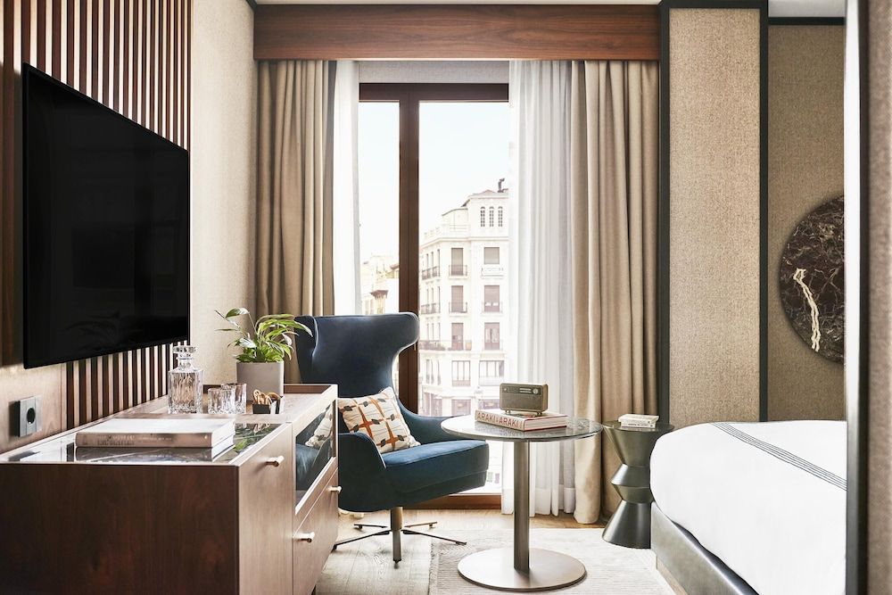 Thompson Madrid, by Hyatt Room, 1 King Bed (City View) 5