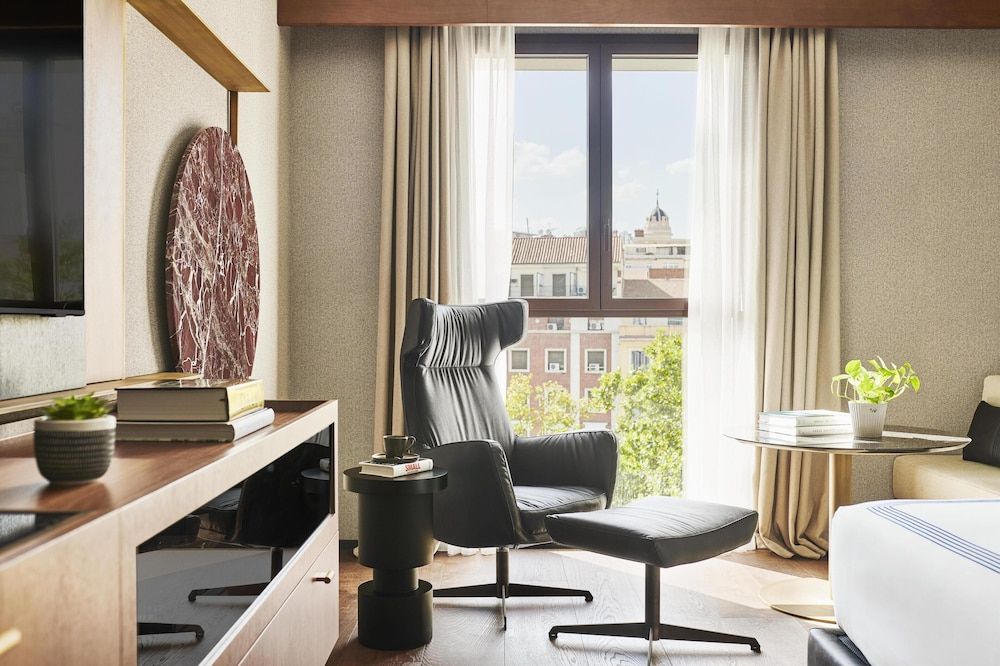Thompson Madrid, by Hyatt Room, 1 King Bed (City View) 6