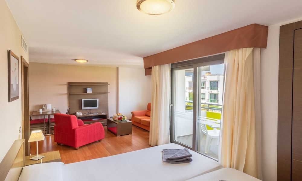 Double Room (2 adults and 1 child)