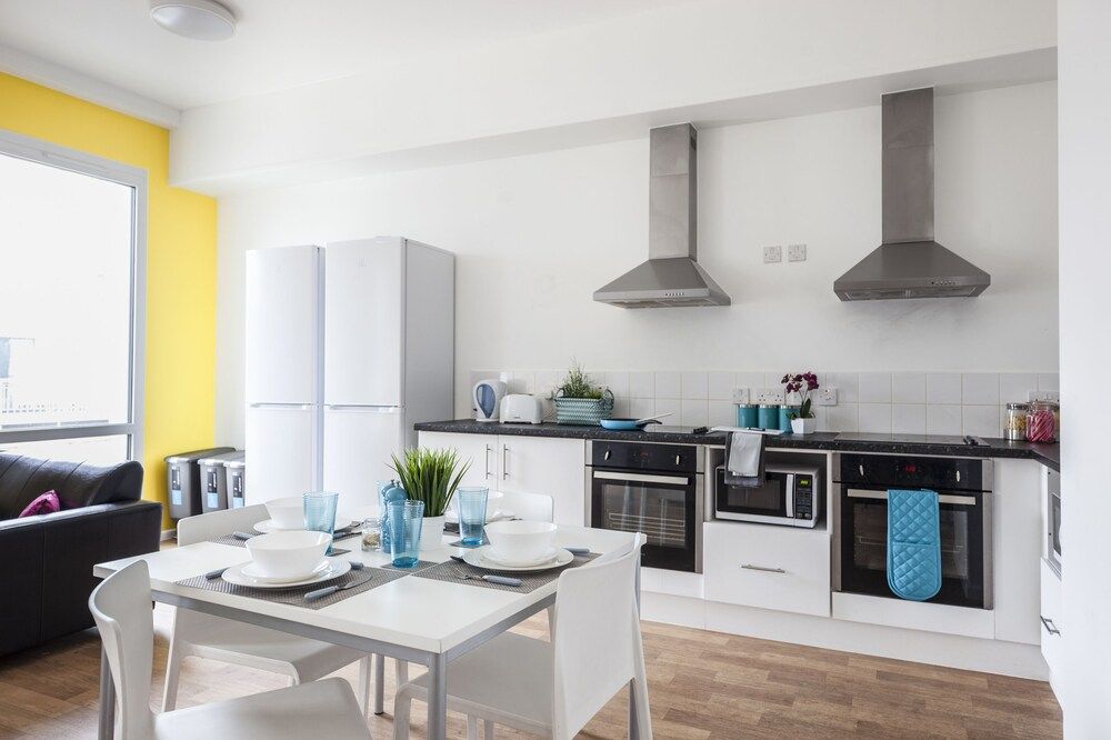 Prince Consort Village - Campus Accommodation Economy Double Room, 1 Large Twin Bed, Private Bathroom 4