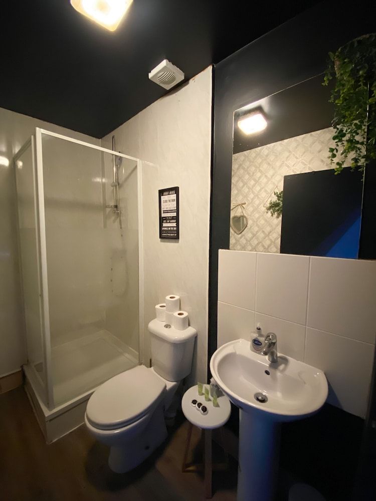 Holland Road Stays Studio, Ensuite (Compact) 8