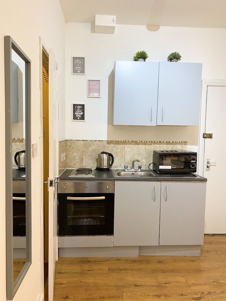 Holland Road Stays Studio, Ensuite (Triple) 8