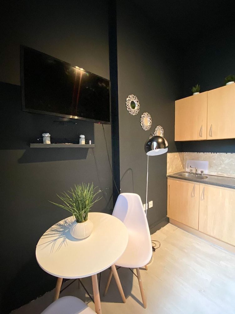 Holland Road Stays Studio, Ensuite (Compact) 10