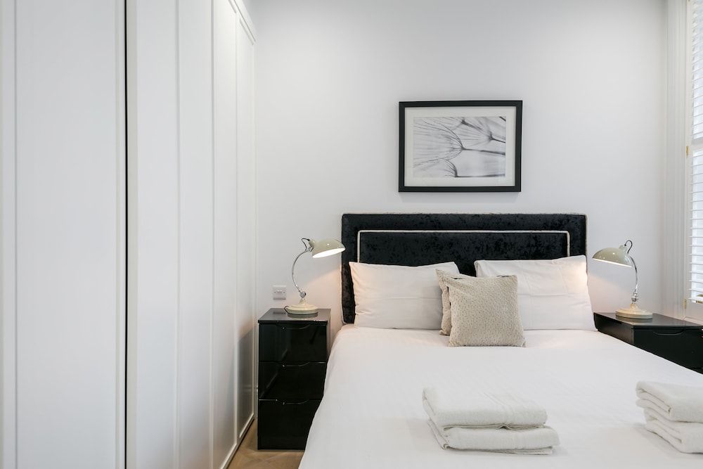 Superior One Bedroom Apartment