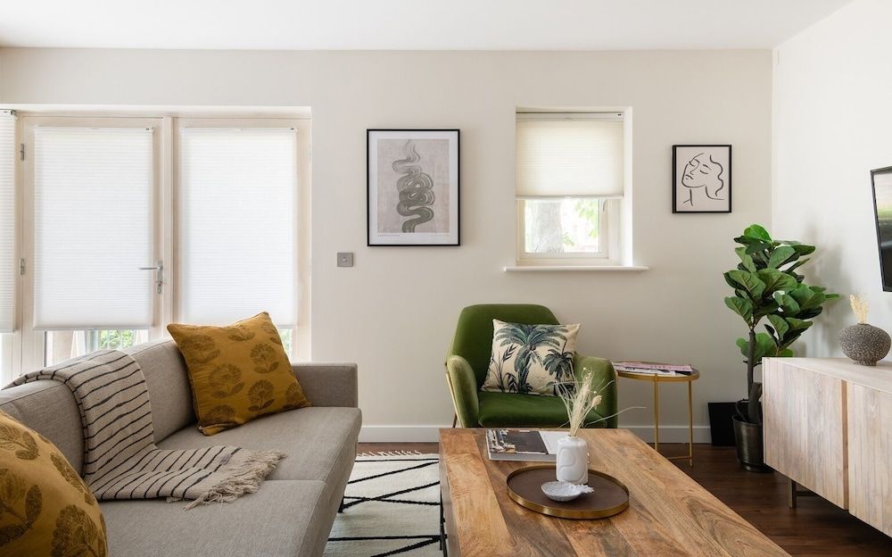 The Bow Mews - Modern & Bright 2bdr Apartment With Patio Apartment (2 Bedrooms)