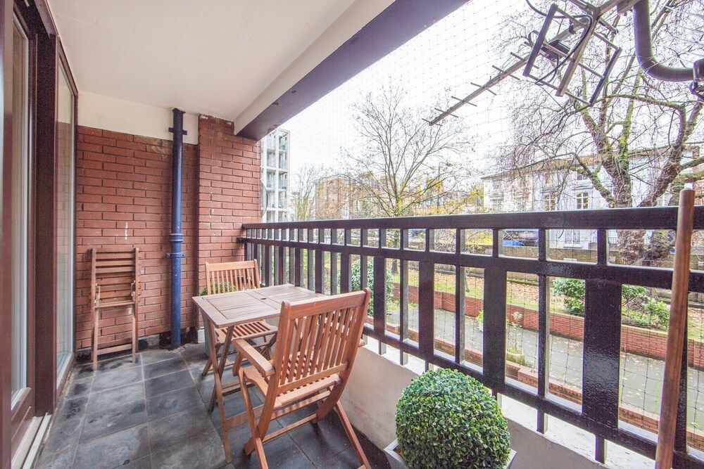 undefined Large 2 Bedroom, 2 Bathroom Apartment, Moments From King's Road - Edith Terrace 10