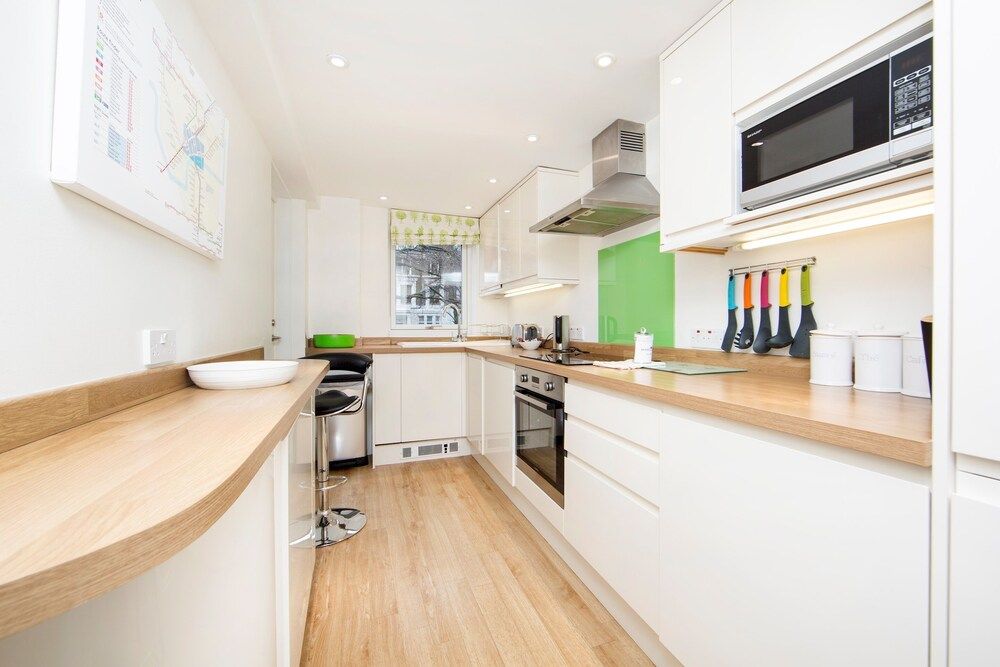 undefined Large 2 Bedroom, 2 Bathroom Apartment, Moments From King's Road - Edith Terrace 6