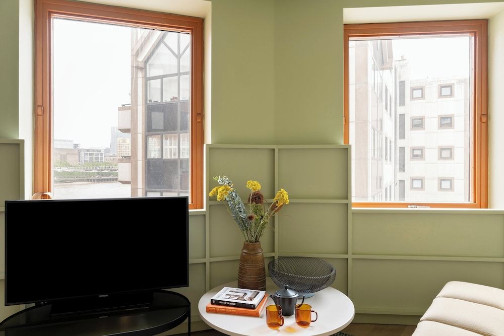 undefined Locke At Broken Wharf