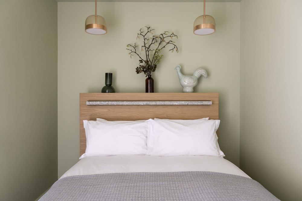 undefined Locke At Broken Wharf 9