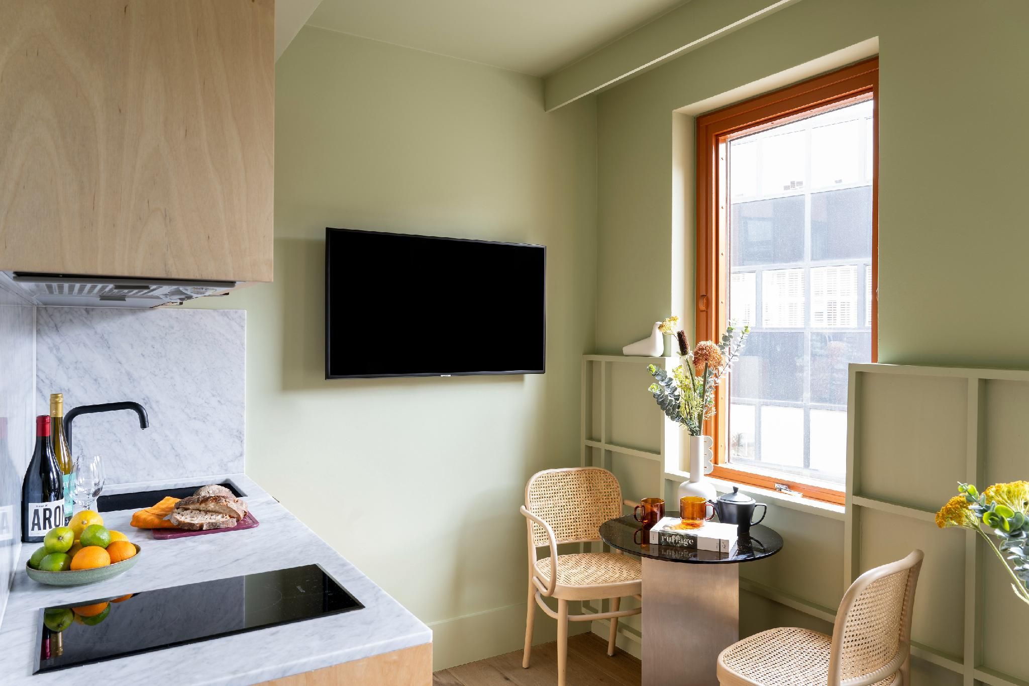 undefined Locke At Broken Wharf 7