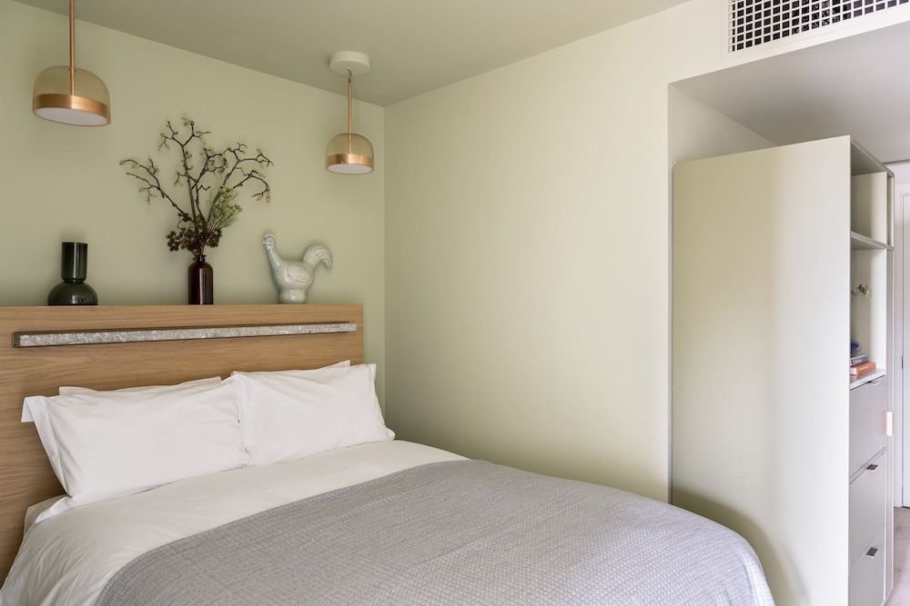 undefined Locke At Broken Wharf 10