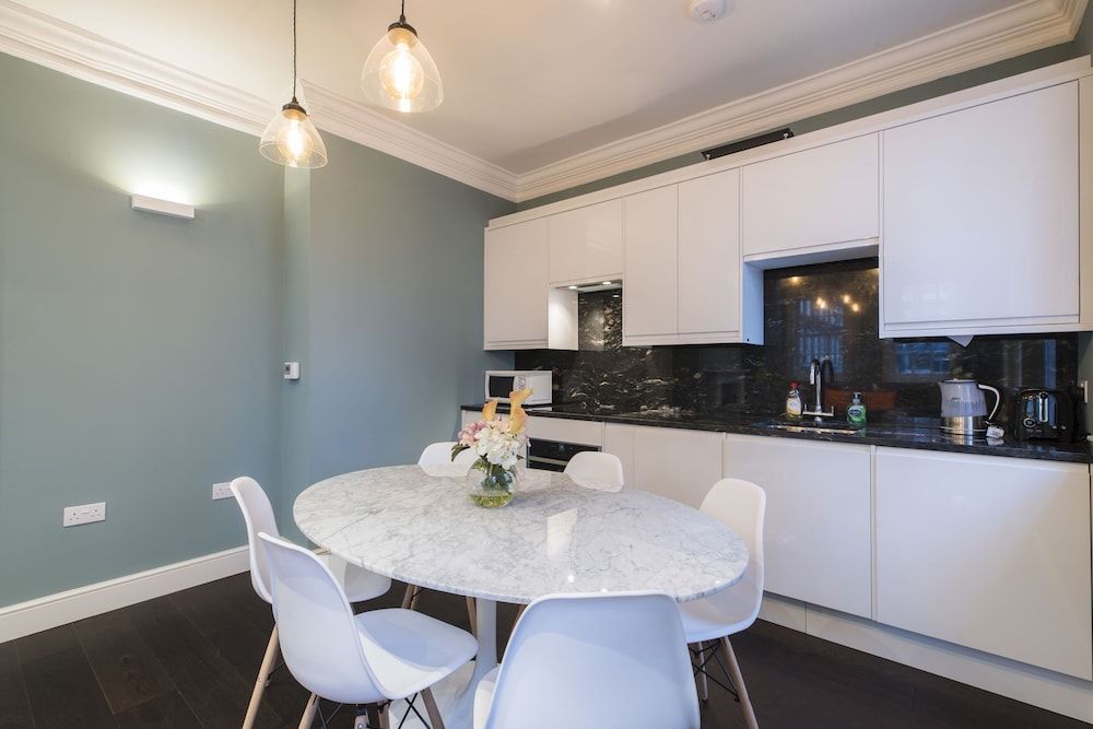 undefined JOIVY Elegant 2 Bedroom Flat near Kensington Gardens 4