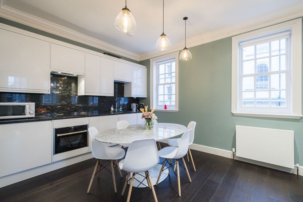 undefined JOIVY Elegant 2 Bedroom Flat near Kensington Gardens 3