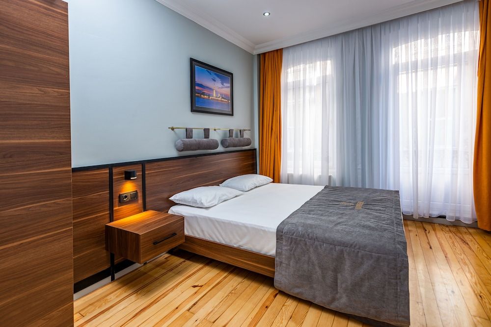 undefined Aram Kerasi Rooms 3