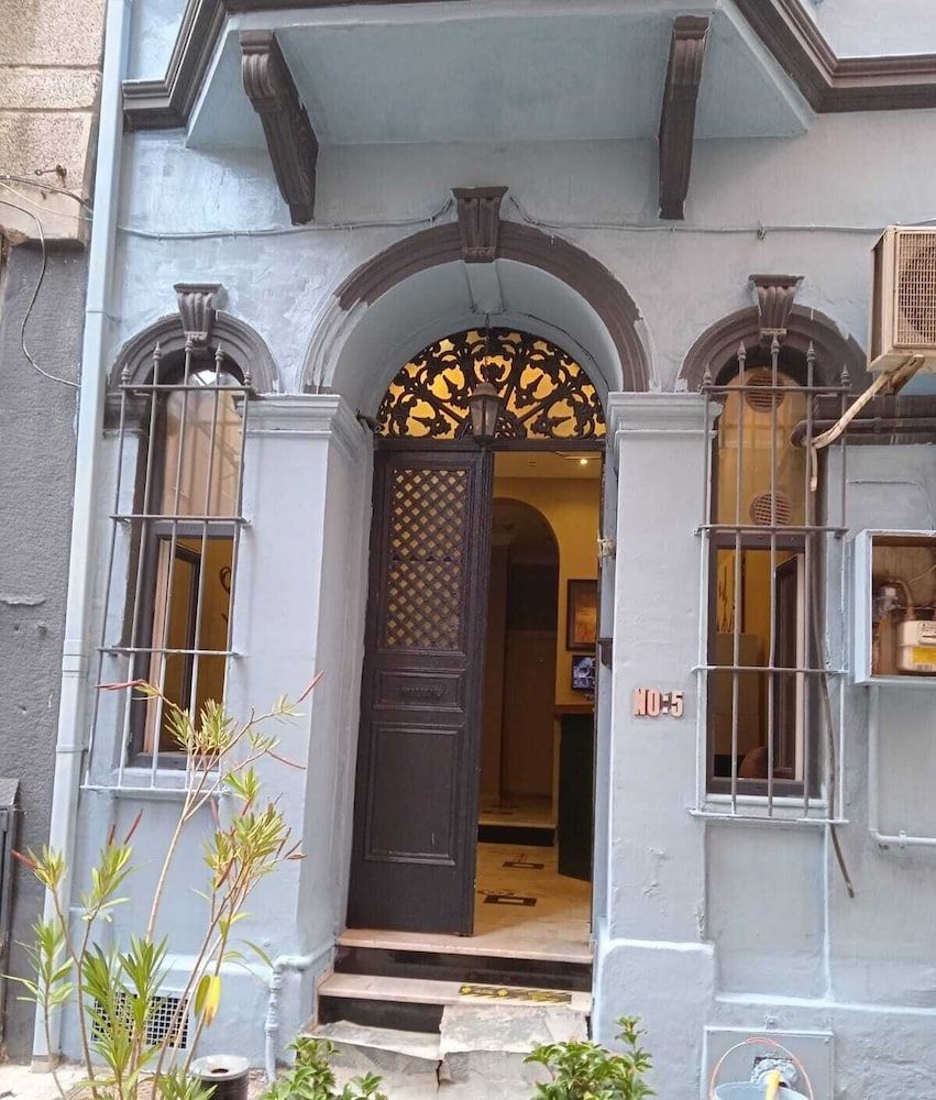 undefined Aram Kerasi Rooms