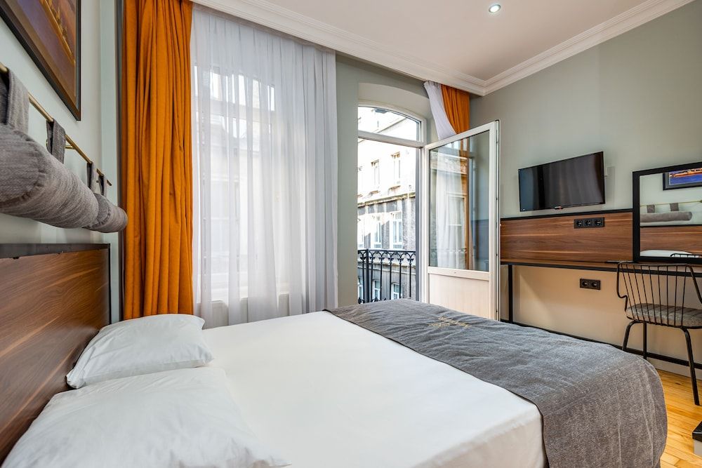 undefined Aram Kerasi Rooms 5