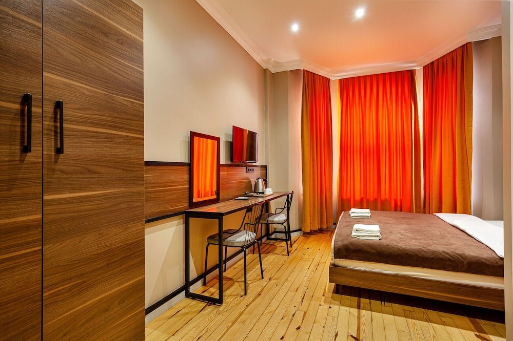 undefined Aram Kerasi Rooms 7