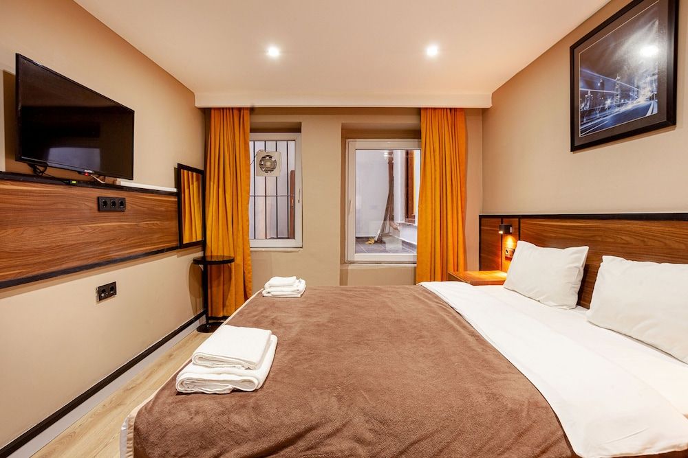 undefined Aram Kerasi Rooms 6