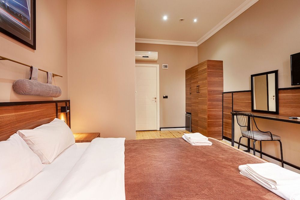 undefined Aram Kerasi Rooms 10