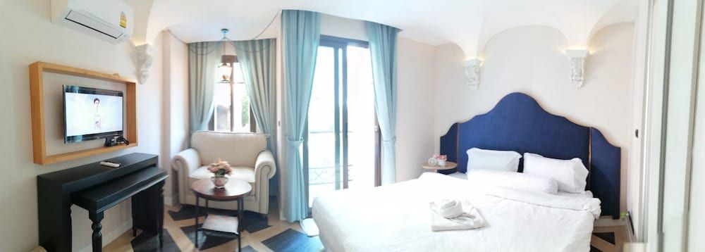 undefined Espana Condo By Som 5