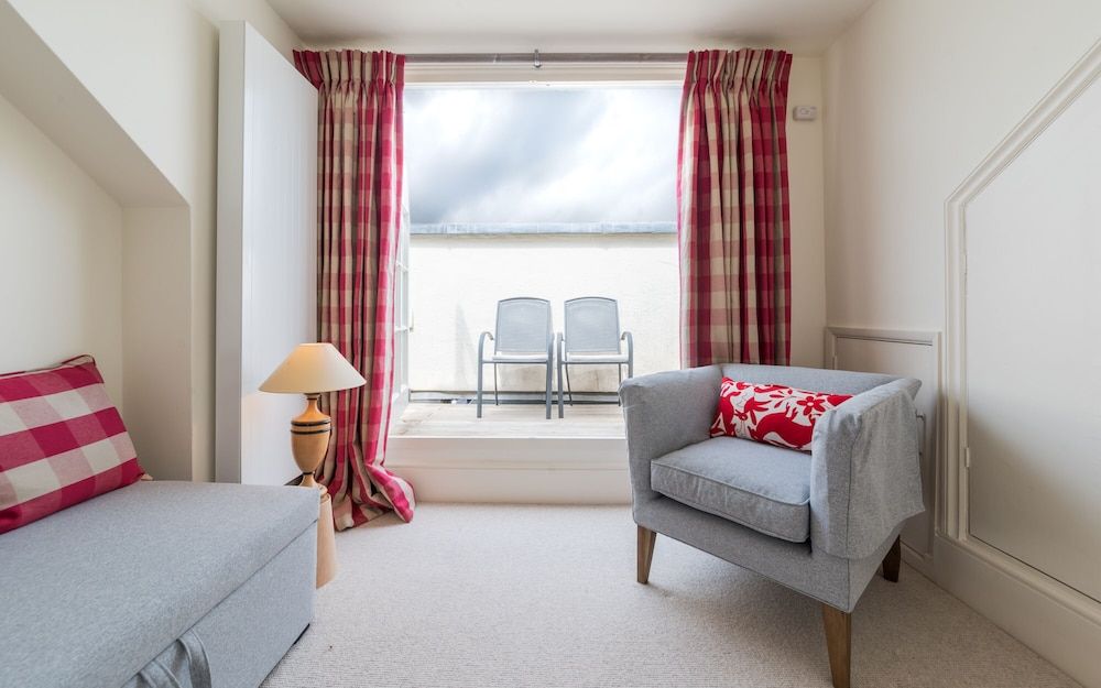 Dawson Place Apartment 18