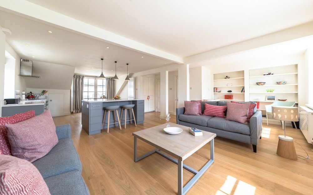 Dawson Place Apartment 16