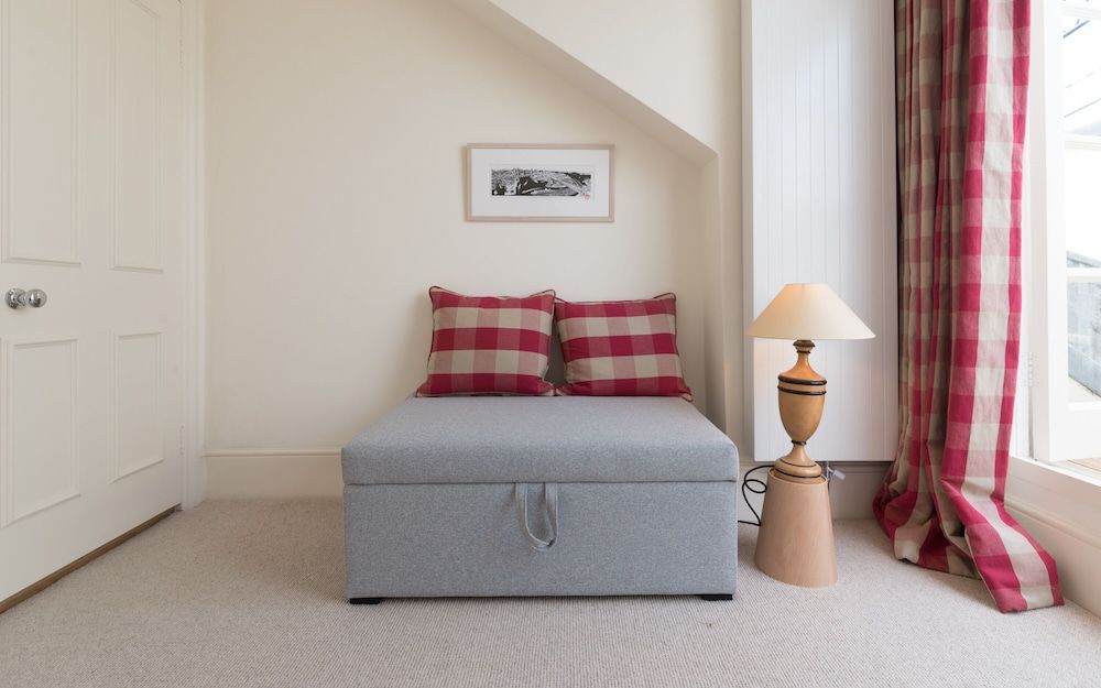 Dawson Place Apartment 17