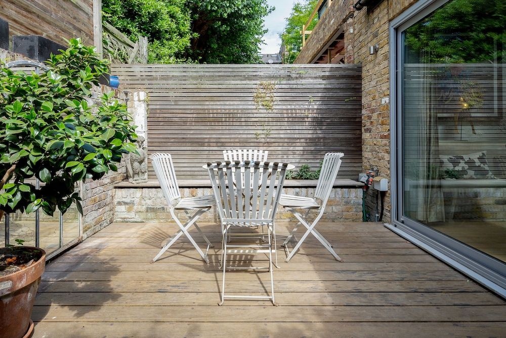 Exquisite Designers Abode Two-Bedroom House 22