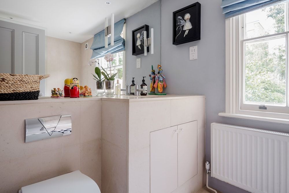 Exquisite Designers Abode Two-Bedroom House 29