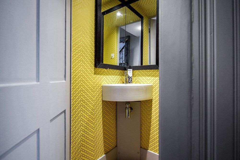 Exquisite Designers Abode Two-Bedroom House 28