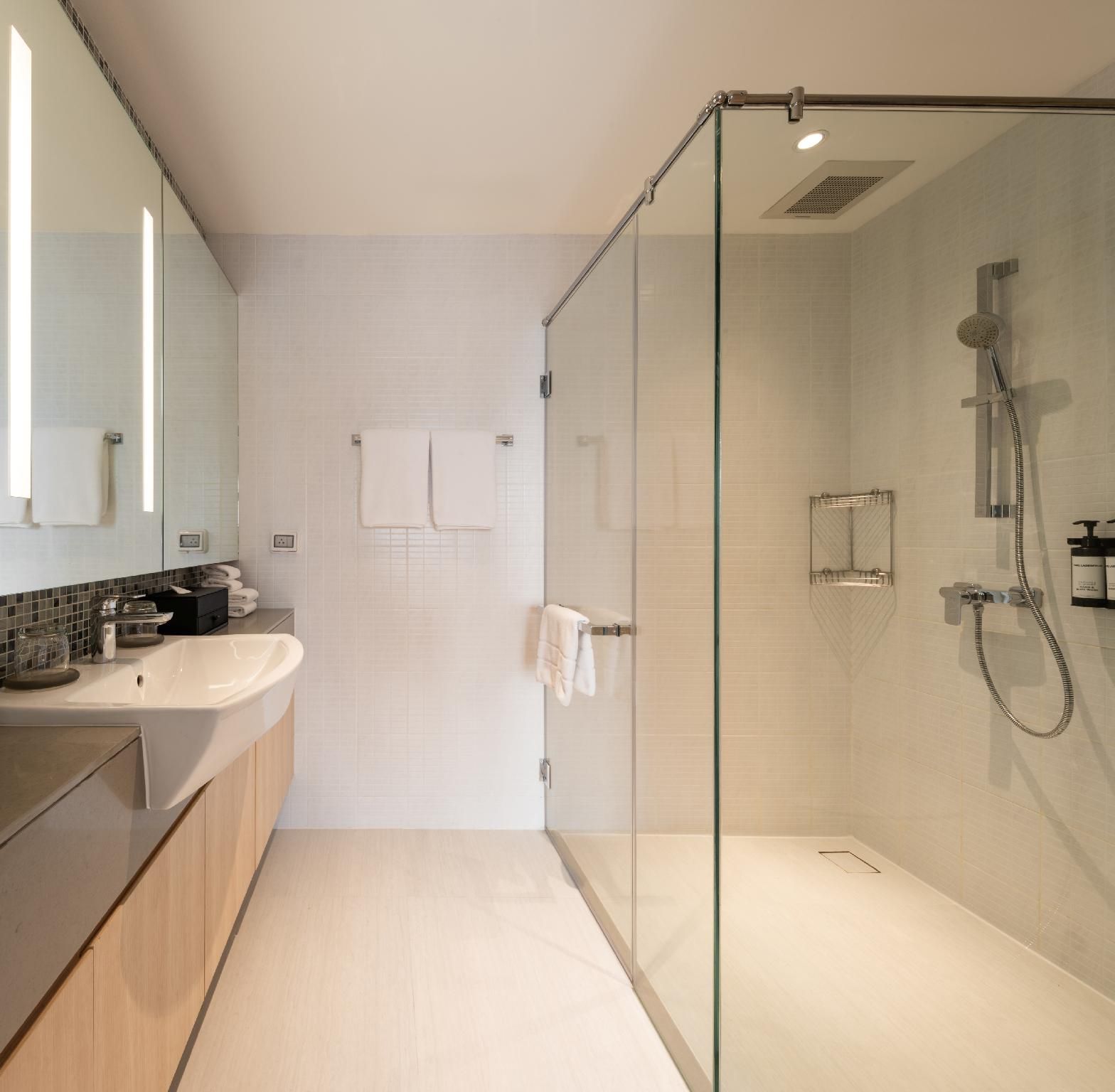 2 Bedroom Corner Sky Suite