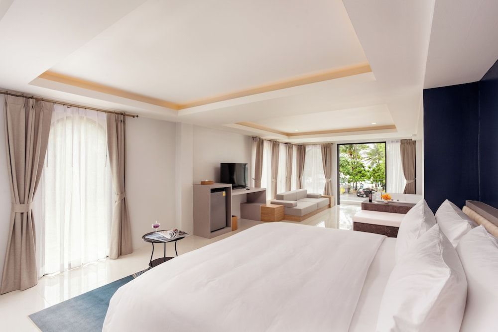 Anona Beachfront Phuket Resort Oceanfront Suite 4