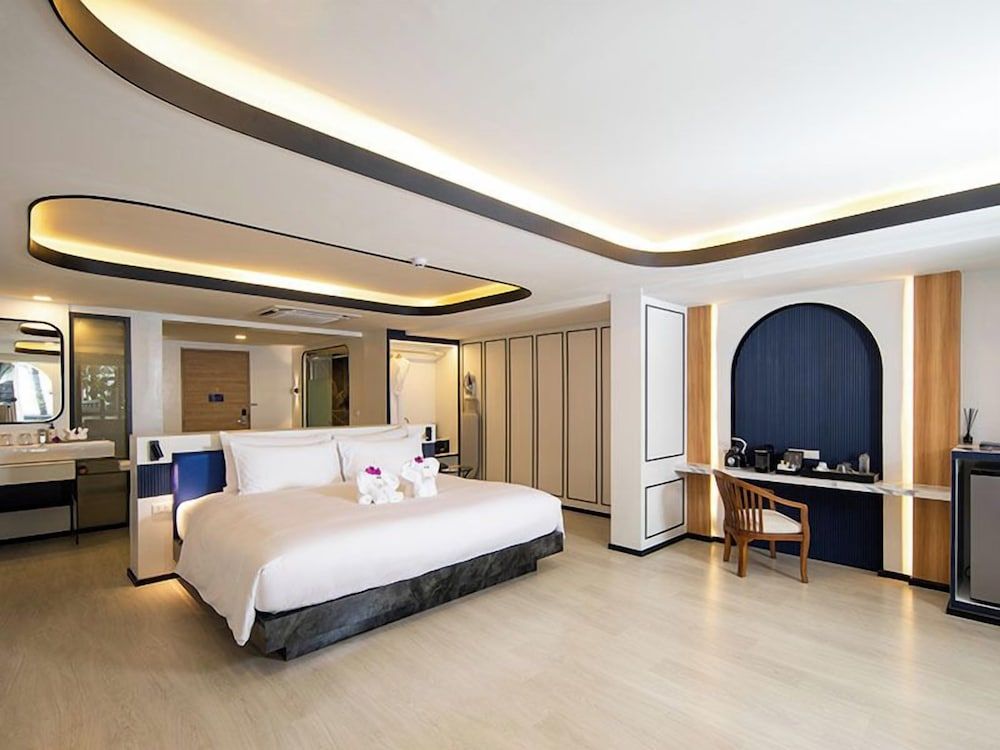 Anona Beachfront Phuket Resort Oceanfront Suite 5