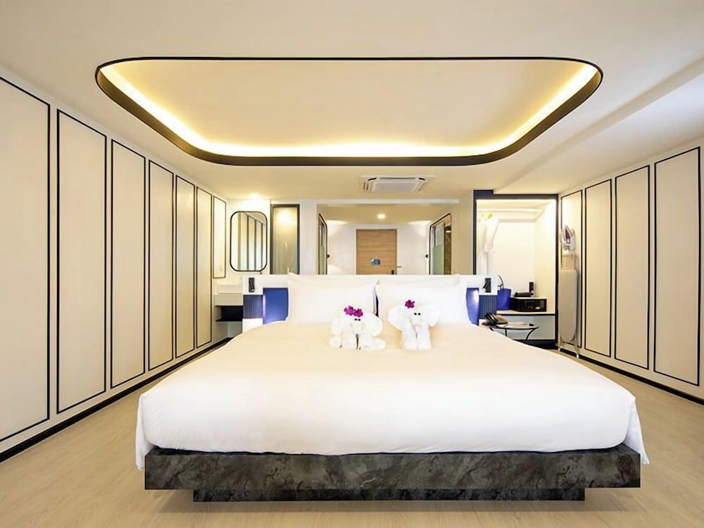 Anona Beachfront Phuket Resort Oceanfront Suite 7