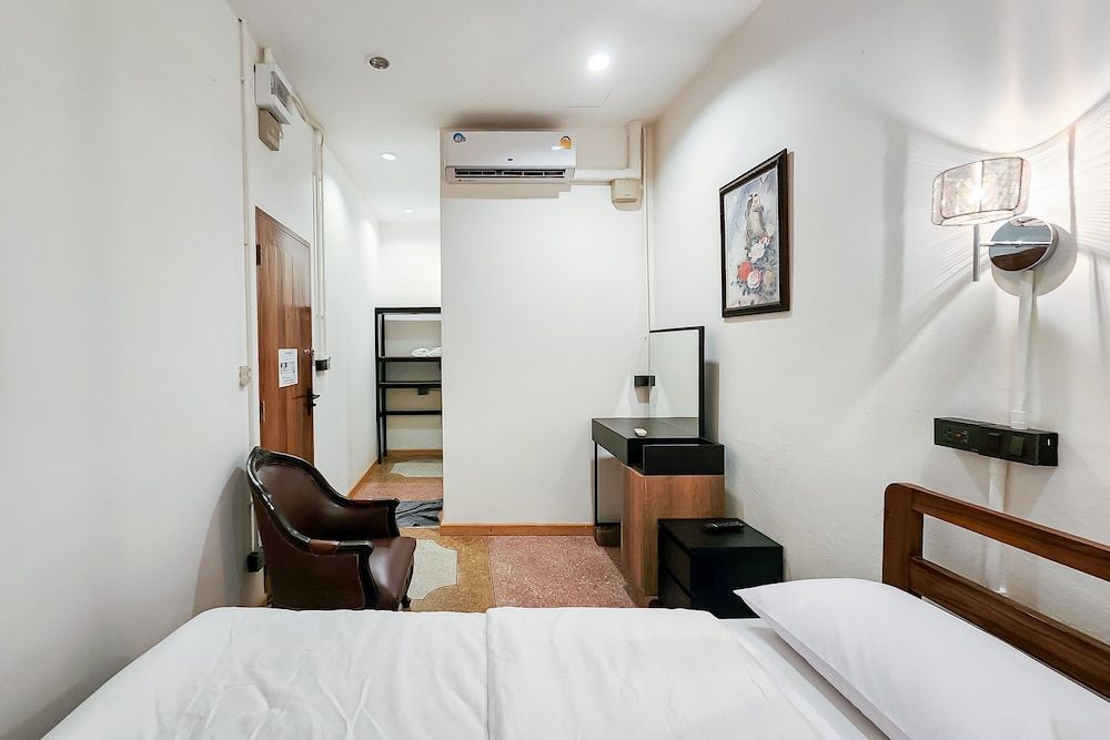 Taladnoi Paint House Double Room, No Windows 14