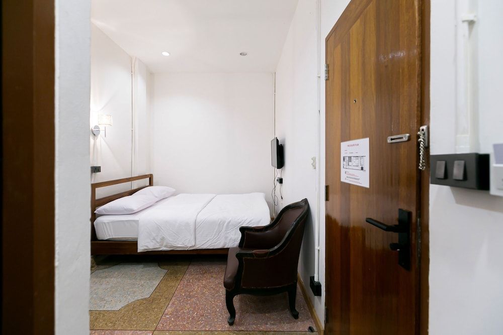 Taladnoi Paint House Double Room, No Windows 2