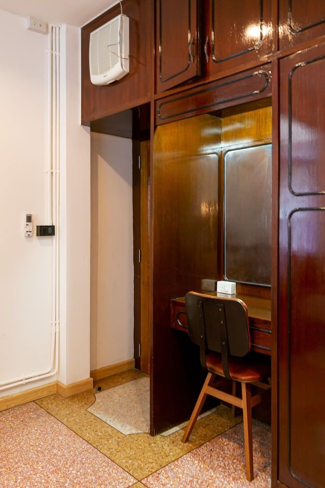 Taladnoi Paint House Double Room, No Windows 19