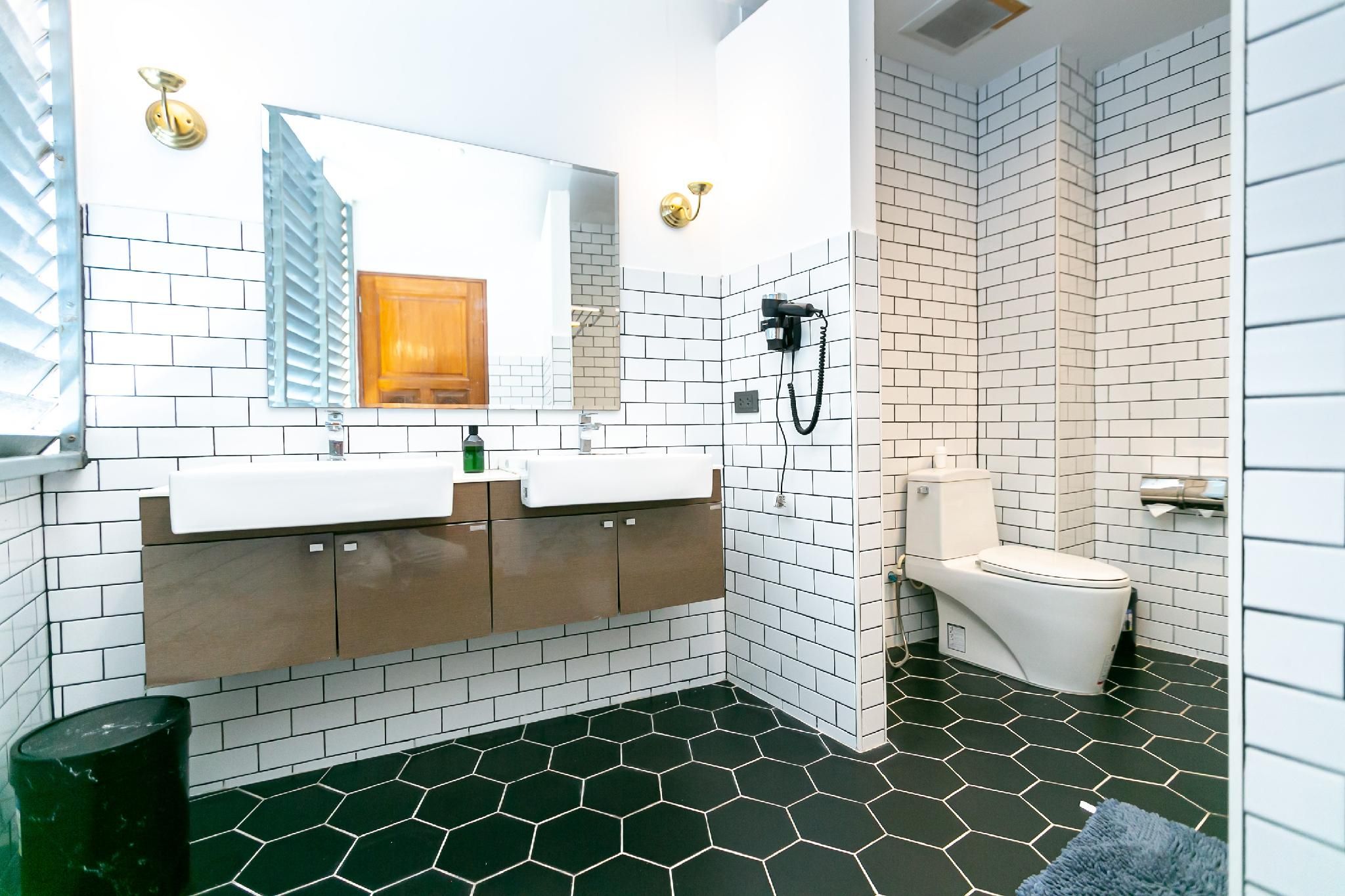 undefined Taladnoi Paint House 9