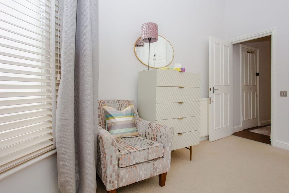 Stylish 2 Bedroom Apartment in Affluent Earls Court