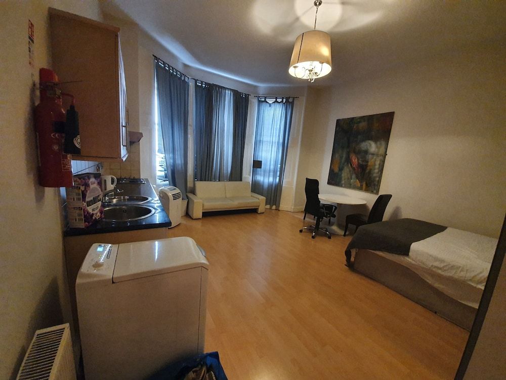 Studio Apartment in South Kensington 7 Studio 50