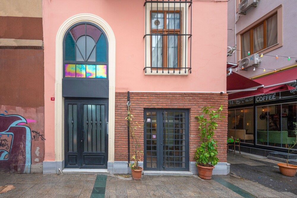 undefined suites istanbul 4