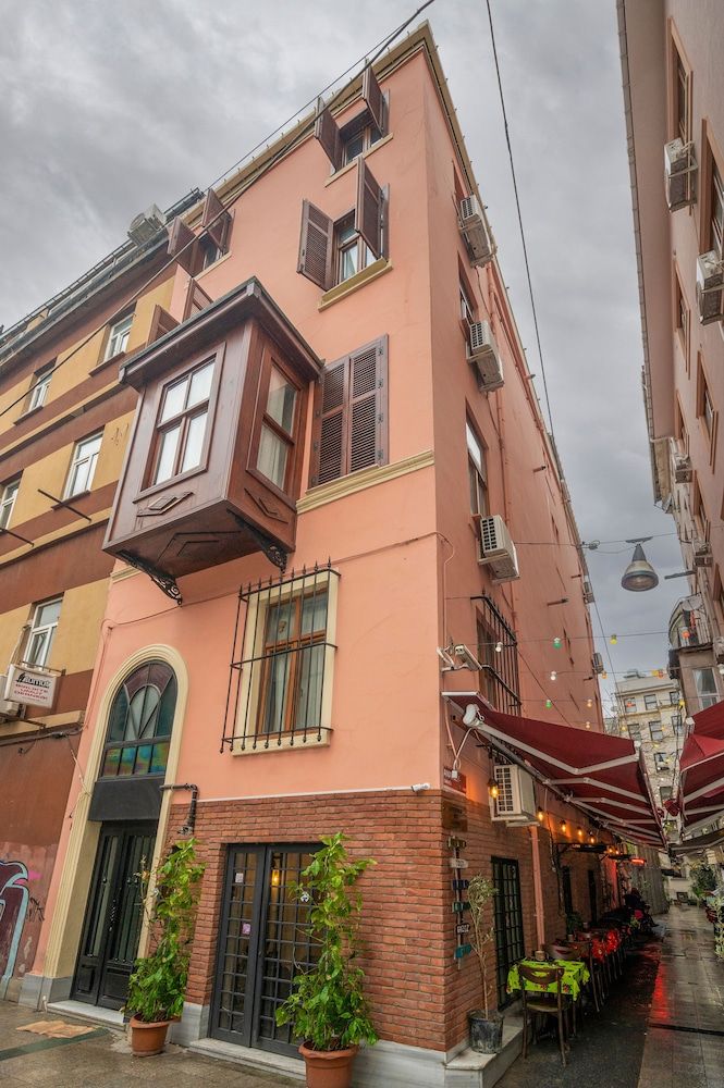 undefined suites istanbul 5