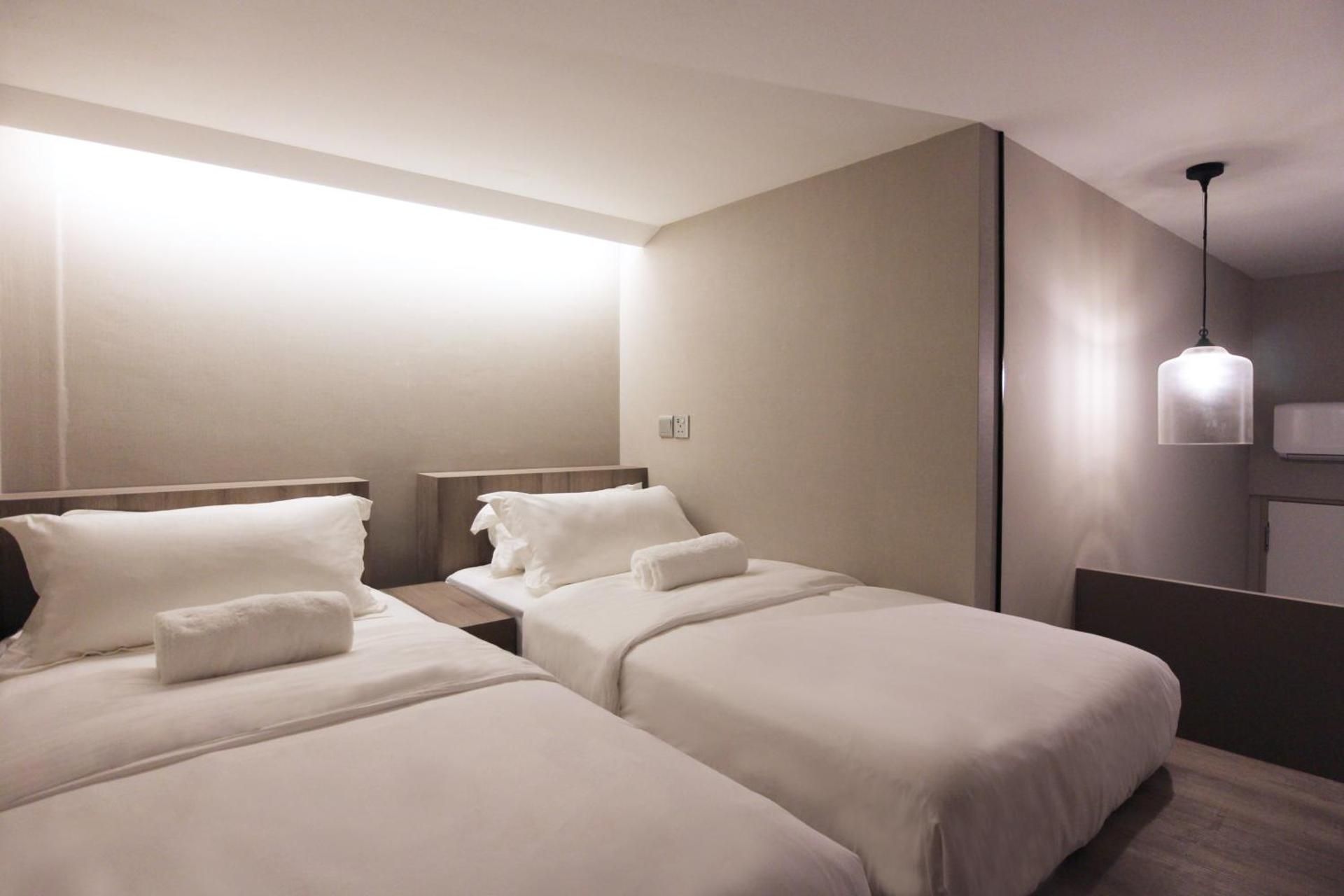 ST Signature Jalan Besar Cabin M with 2 Single Beds and Shared Bathroom 2