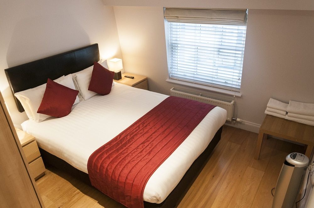 12 London Street Apartments Standard Apartment 5