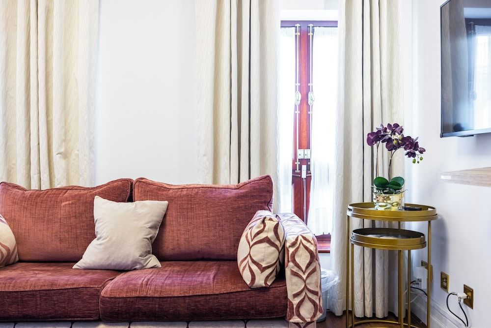 Carlton Court - Mayfair Duplex, 2 Bedrooms (1.5 Bathrooms) 24