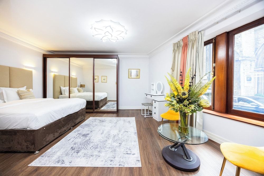 Carlton Court - Mayfair Apartment, 1 Bedroom, Ensuite 4